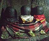 ゴアガジャの洞窟の中にある三位一体の像