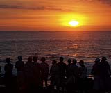 インド洋に沈むタナロットの夕日