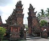 バトゥアン寺院の入り口