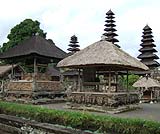 ツアーでご案内するタマンアユン寺院の境内の様子