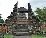 バリで１番綺麗なお寺と言われています
