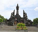 激安２０００円ツアーでご案内するレノンに建つ独立記念館