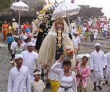 タナロット寺院は、バリの人たちにとっては大切な海の神さまを祭るお寺です
