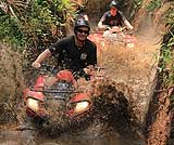 トラガワジャ川ラフティング