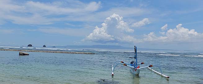 青い空に青い海、南の島バリ島ならではの景色です