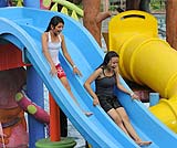 ウォータースライダーで遊びませんか？