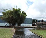 湖畔のようすです