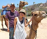 ラクダと一緒に撮った写真は記念になりますね