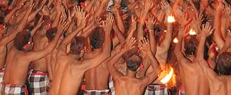 ウルワツのケチャダンス