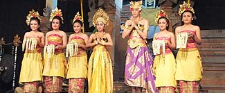 レゴンダンスの１場面