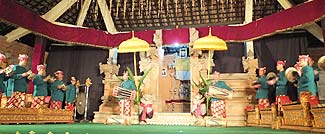 もうすぐ踊りが始まります