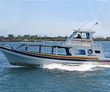 こんな船でご案内します