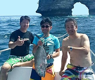 レンボンガン島でフィッシング