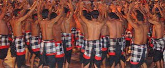 ウルワツ寺院のケチャダンス