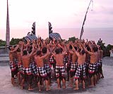 ウルワツ寺院のケチャダンス