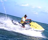 海をビュ～～ンと！ジェットスキーです