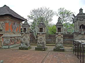 バトゥアン寺院