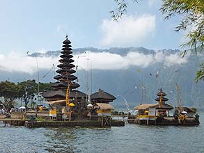 ウルンダヌブラタン寺院