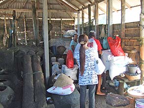 塩作りの小屋の中