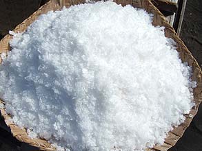 真っ白なとっても綺麗な天然塩です