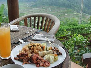 マハギリレストランでのランチタイムはいかがですか？