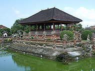 ゲゲル王朝の古都を象徴する王宮跡