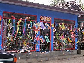 テガラランにあるお店