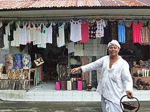 ライステラスの前のお土産物屋さん