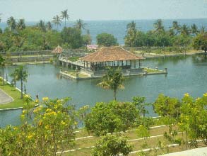 タマン・ウジュン