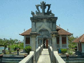 タマン・ウジュン