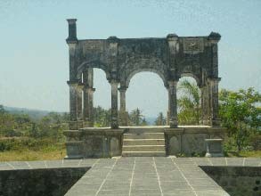 タマン・ウジュン