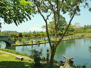 水の離宮ティルタガンガ