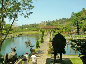 水の離宮ティルタガンガ