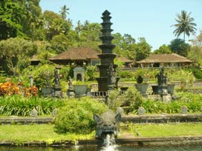 水の離宮ティルタガンガ