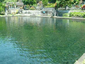 水の離宮ティルタガンガ