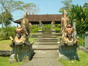 水の離宮ティルタガンガ