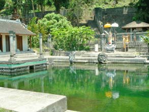 水の離宮ティルタガンガ