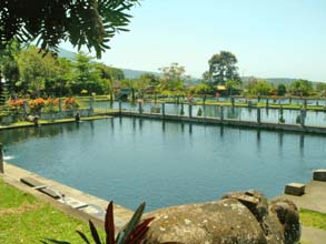 水の離宮ティルタガンガ