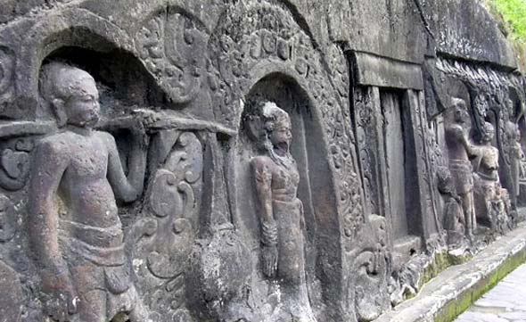 イエ・プルのレリーフ