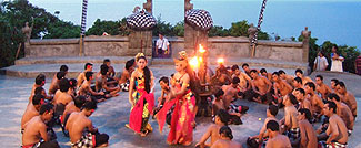 ウルワツのケチャダンスの一場面