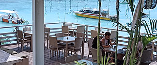 レンボンガン島　WARE WARE RESTAURANT