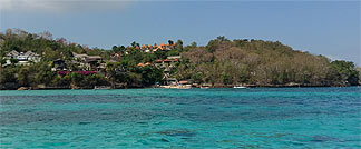 レンボンガン島の海