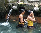 ティルタウンプル寺院での沐浴（ムルカット）