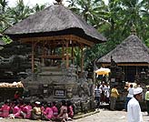 ティルタウンプル寺院でのお祈り