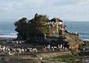 干潮時のタナロット寺院です