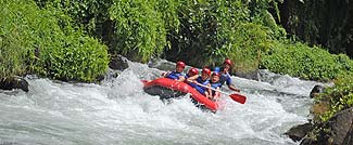 トラガワジャ川ラフティング