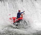 トラガワジャ川ラフティングの４メートルの落差を降りた所