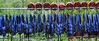 救命胴衣にヘルメットは必ず着用です！