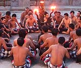 ウルワツ寺院のケチャダンス