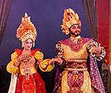 豪華絢爛なローヤルウェディングの場面